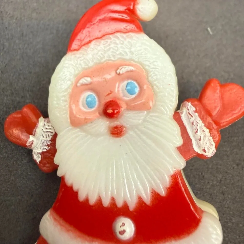 Avon Vintage Christmas Santa Pin Bell Dangle Kitsch Retro Brooch